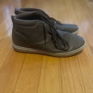 Perry Ellis santa cruz